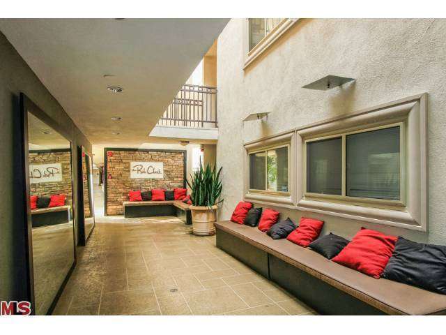 Building Photo - 141 S Clark Dr