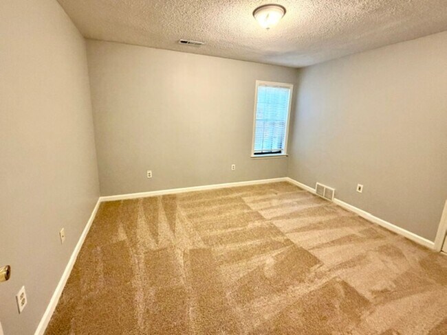Building Photo - 8660 Edney Ridge Dr