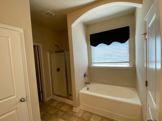 Building Photo - 22 Misty Oak Ln