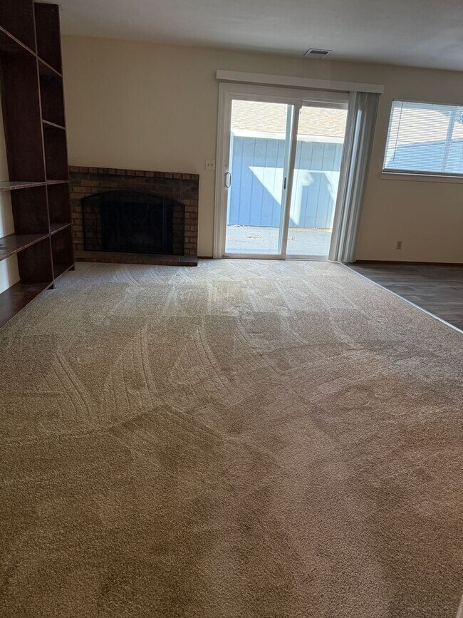 Building Photo - 1489 St James Pky