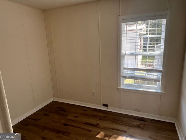 Building Photo - 727 W 3rd St