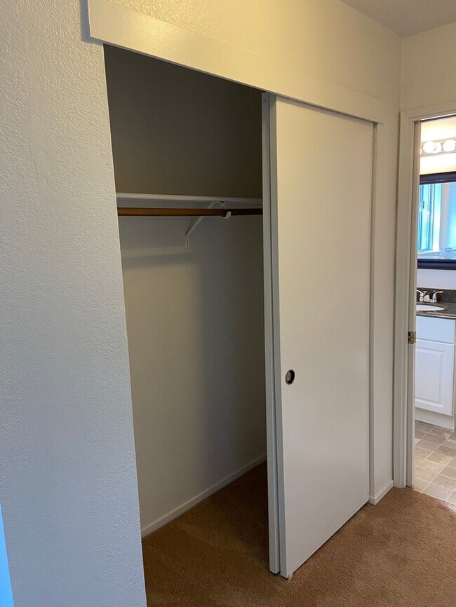 Building Photo - Charming duplex in Folsom!