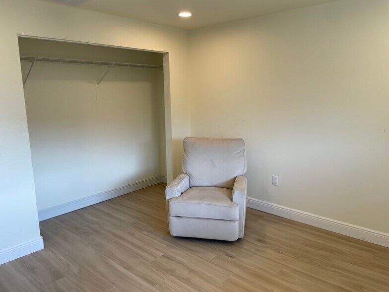 12' x 12' - 441 N Harbor City Blvd