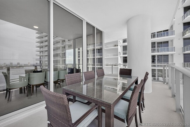 Building Photo - 220 Lake Shore Dr