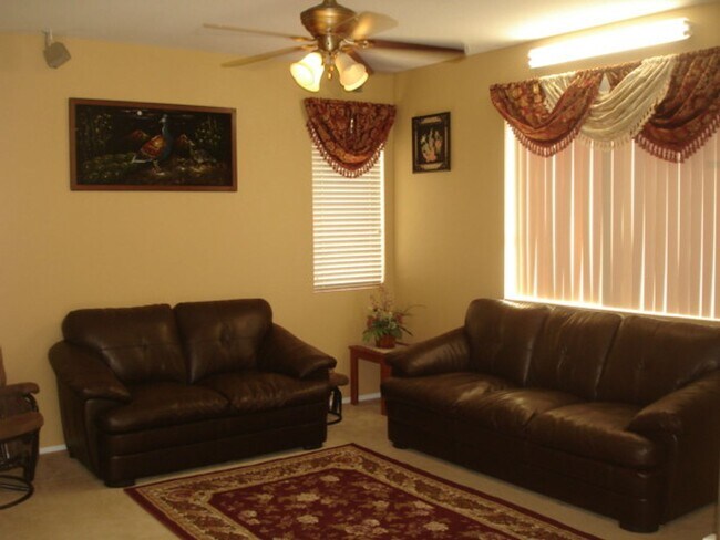 Building Photo - Beautiful 4-Bedroom Home in the Mint Canyon Community of Canyon Country!