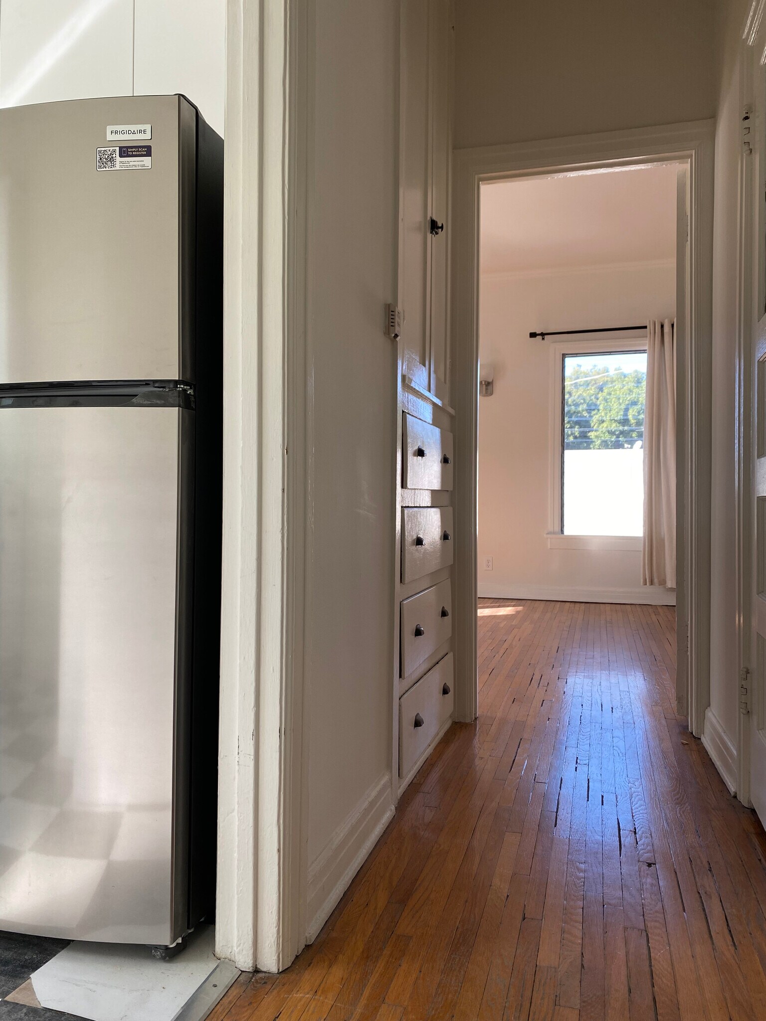 Hallway leading to Primary Bedroom - 429 N Stanley Ave