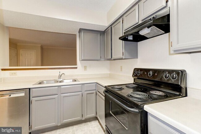 Building Photo - 1511 Lincoln Way