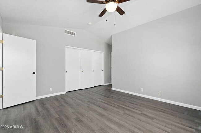 Building Photo - 1424 E Binner Dr