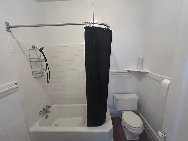 Shower tub - 616 E 8th St