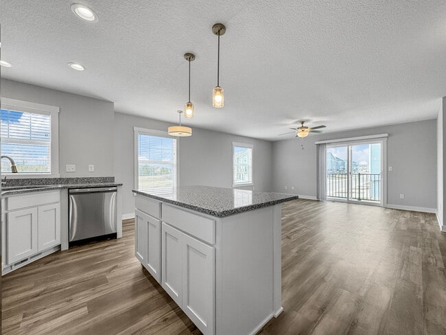 Building Photo - 2502 NW Lois Ln