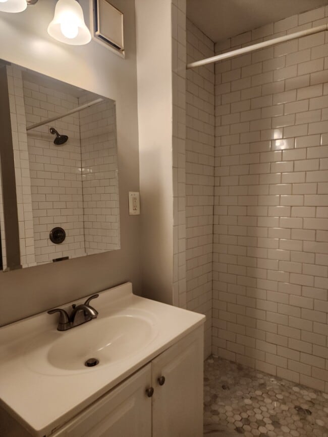 Building Photo - 1235 Simms Pl NE