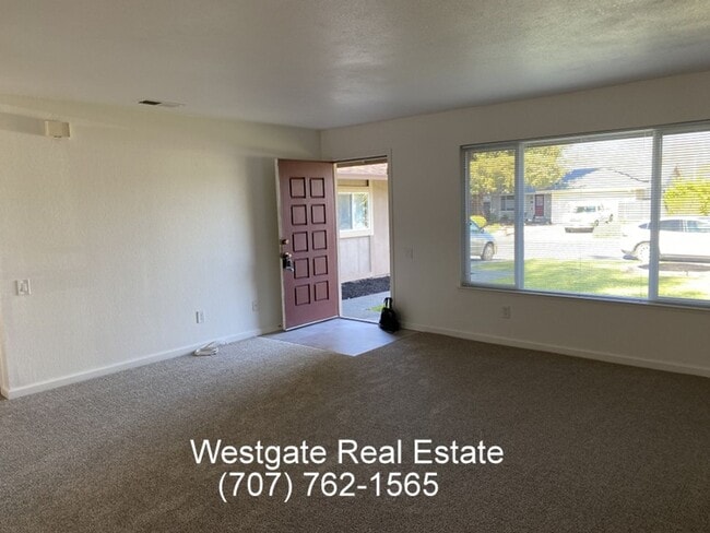 Building Photo - 8419 Lakewood Ave