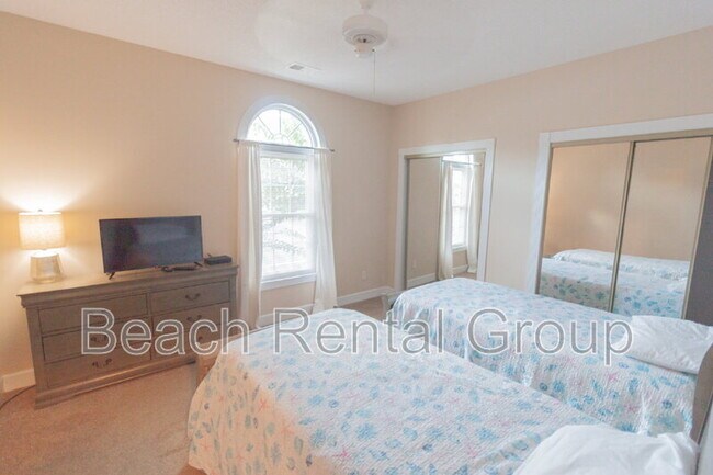 Building Photo - 4835 Carnation Cir