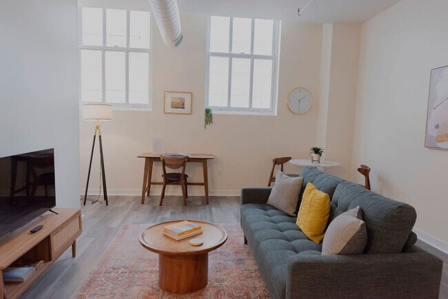 Building Photo - 125 W Market St