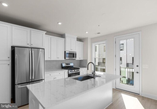 Building Photo - 21764 Dollis Hl Ter