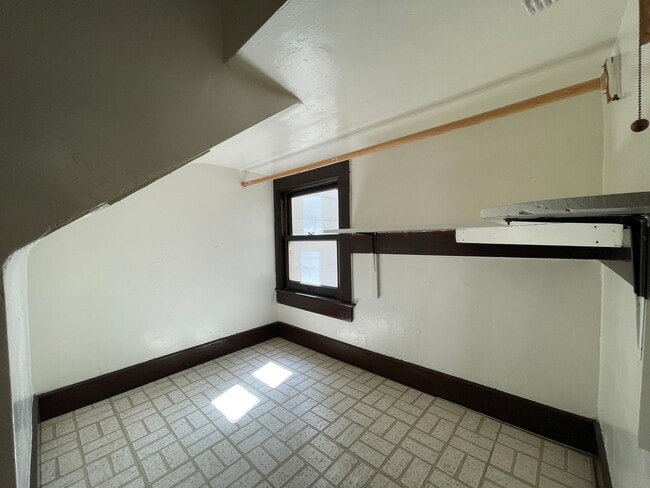 Building Photo - 1319 4th Ave