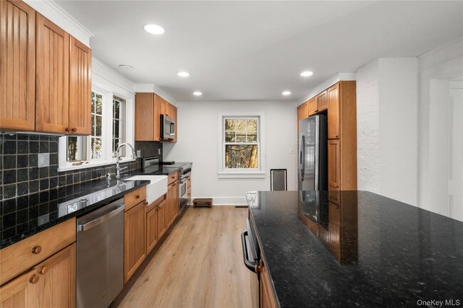 Building Photo - 127 NY-100