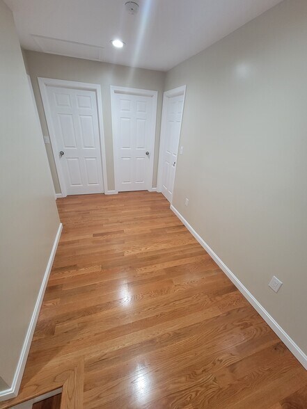 Building Photo - 33 Hamilton St