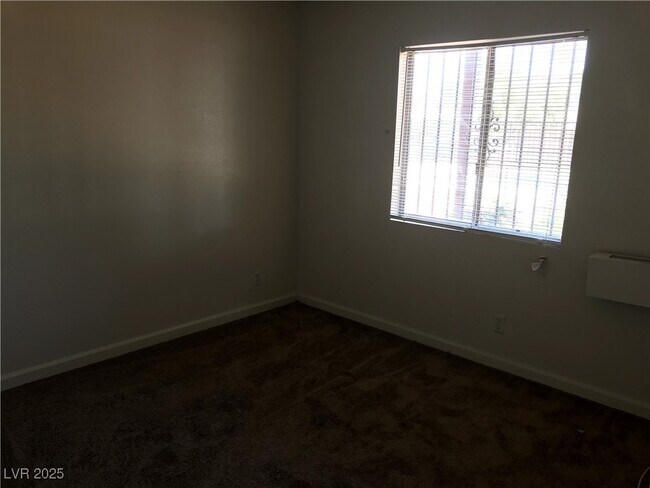 Building Photo - 4955 Jeffreys St