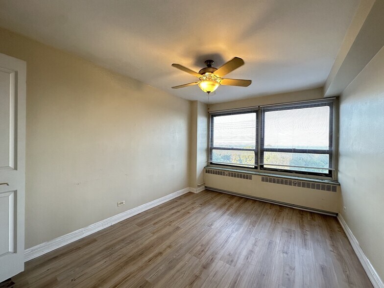 Building Photo - 4180 N Marine Dr