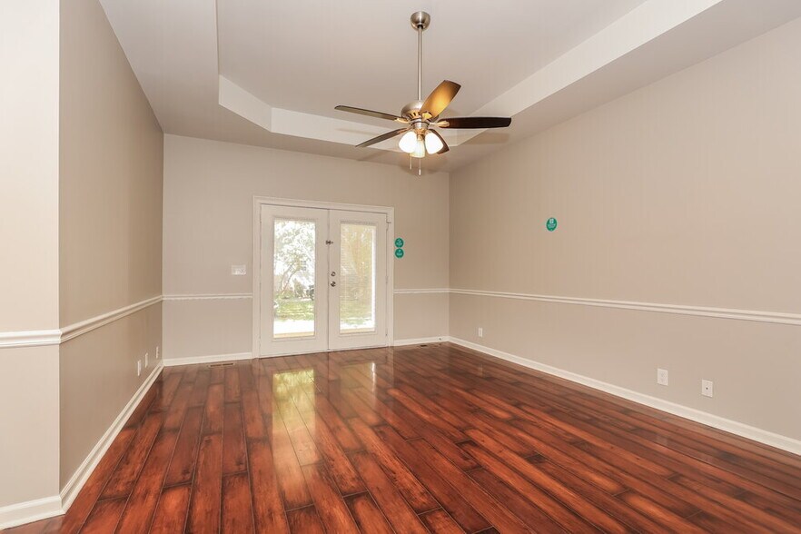 Building Photo - 1002 Esquire Ct