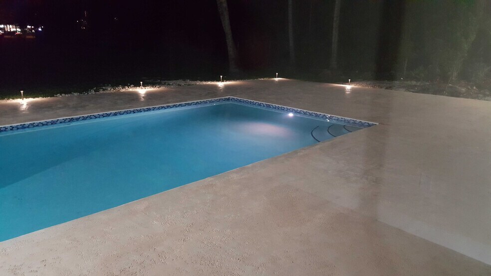 Building Photo - 11455 SW 82nd Ave