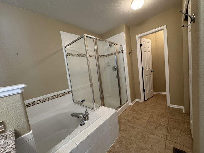 Building Photo - 631 Hanging Rock Pl