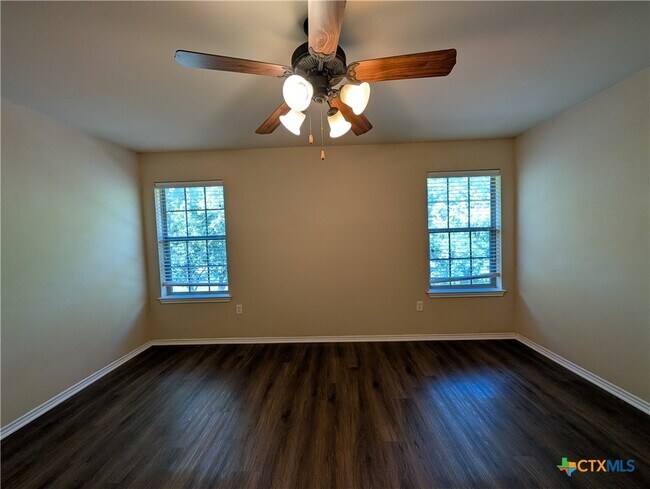 Building Photo - 957 Brown Rock Dr