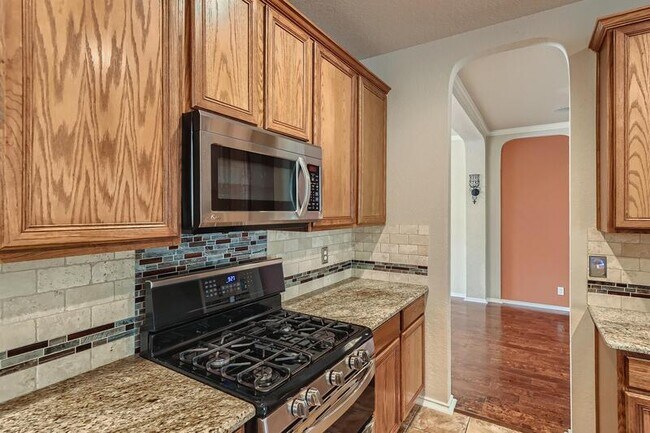 Building Photo - 8803 Redwood Bend