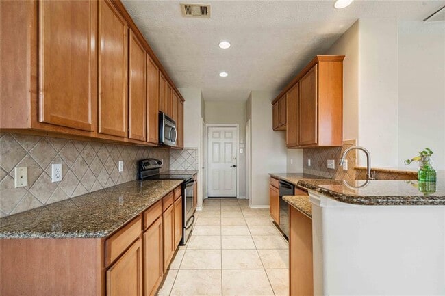 Building Photo - 201 Drake Run Ln
