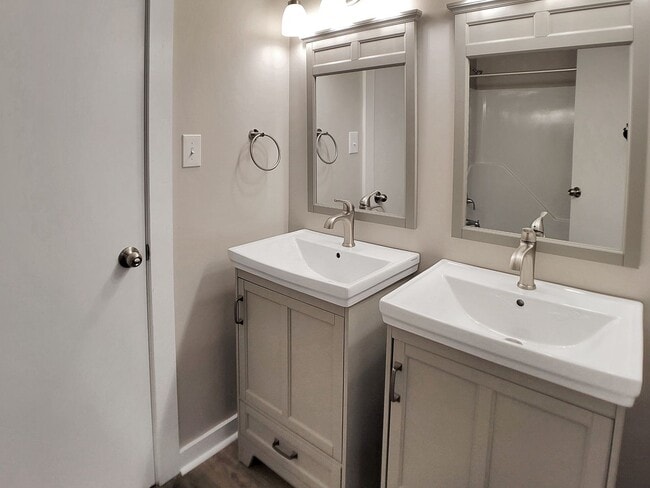 Building Photo - Chatham840