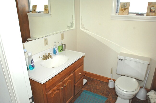 Half Bath Up - 25 Gilman Falls Ave