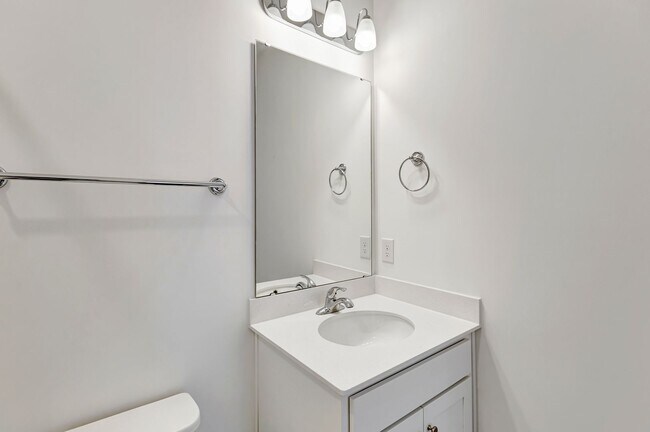 Building Photo - Recess Pointe’s One and Only Duplex! 3 Sto...