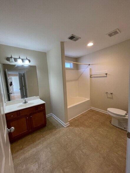 Master Bathroom Full Bath - 857 Malabu Dr