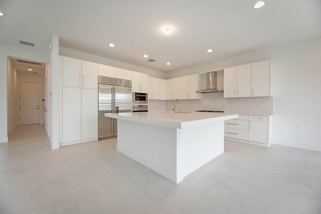 Building Photo - 17062 Watersprite Lakes Rd