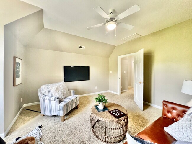 Building Photo - SPACIOUS AND CONVENIENT