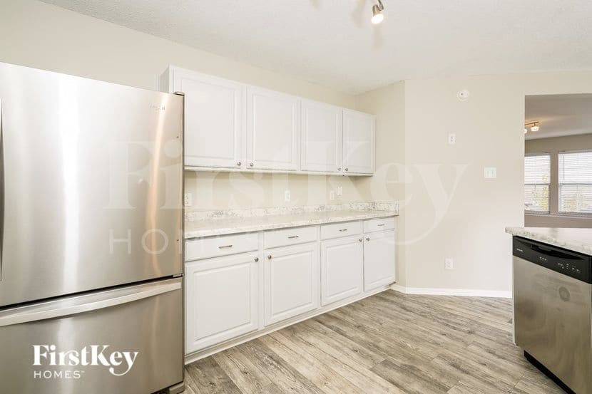 Building Photo - 6909 Maywood Cir