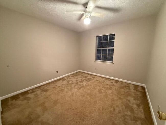 Building Photo - Northeast Pensacola - Harbour Square - 2 bedroom, 1 bathroom