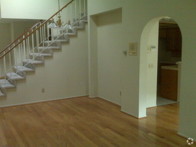 Building Photo - 16807 Camden Ln