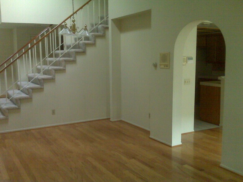 Primary Photo - 16807 Camden Ln