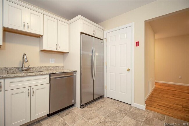 Building Photo - 685 Success Ave