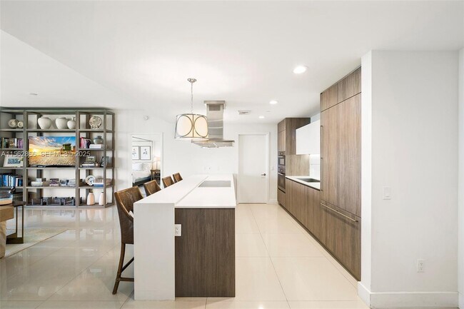 Building Photo - 360 Ocean Dr