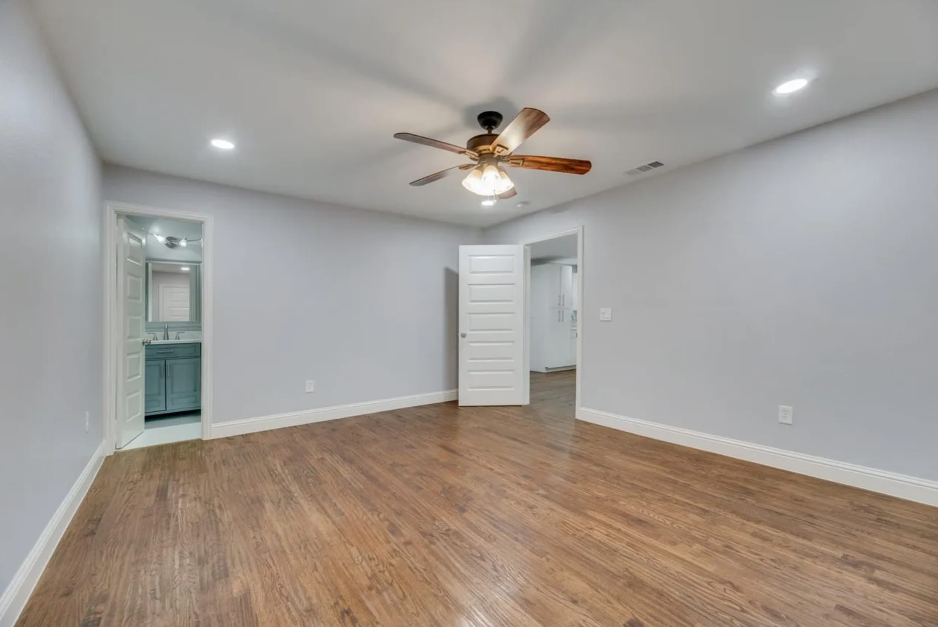 Master Bedroom - 4808 Carolyn Jean Dr