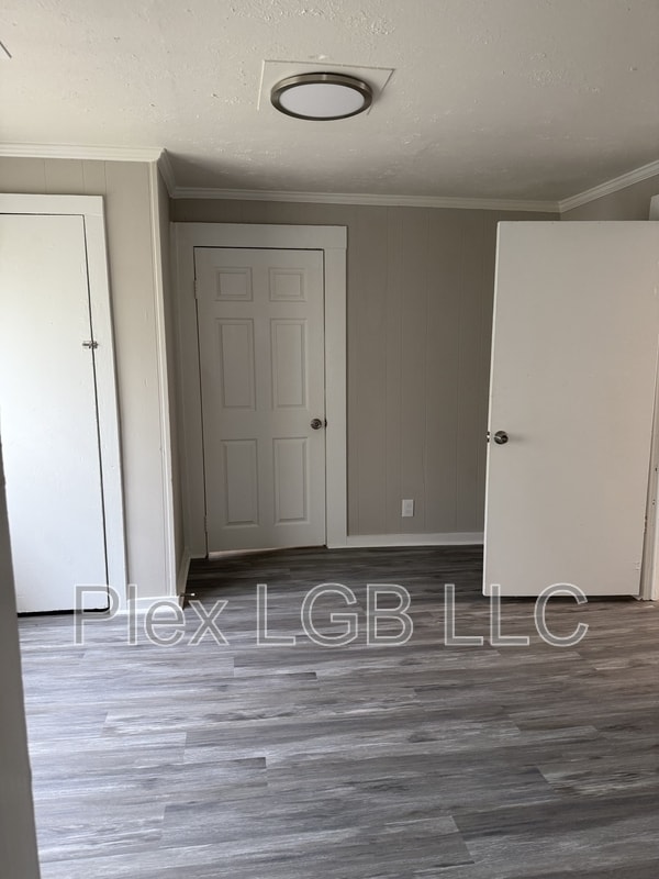 Building Photo - 106 Oak Ln