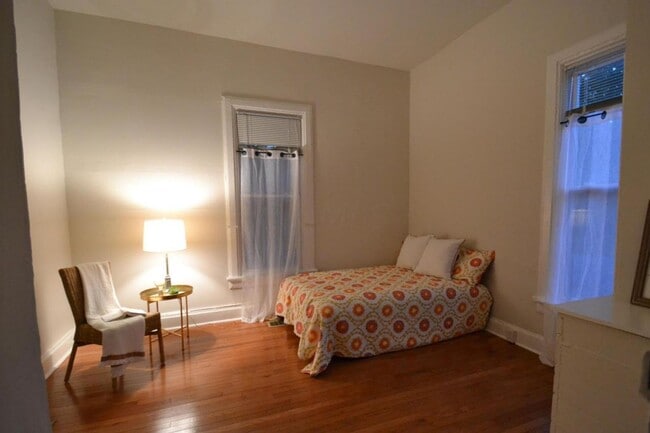 Building Photo - Beautiful Apartment Near Downtown Delaware