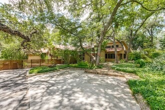 Building Photo - BEAUTIFUL 4-BEDROOM HOME IN ALAMO HEIGHTS