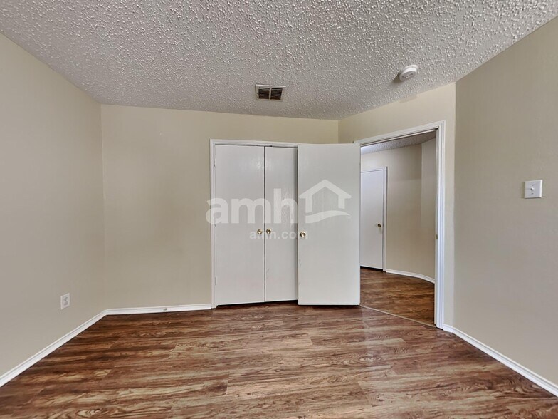 Building Photo - 3004 Cesareo Dr