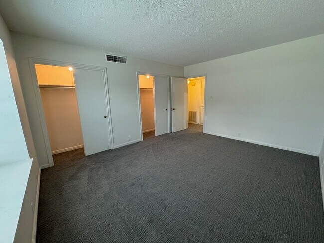 Building Photo - 2601 Bellefontaine