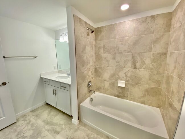 Building Photo - 6015 Ellerston Way