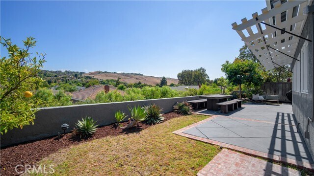 Building Photo - 10 Flintridge